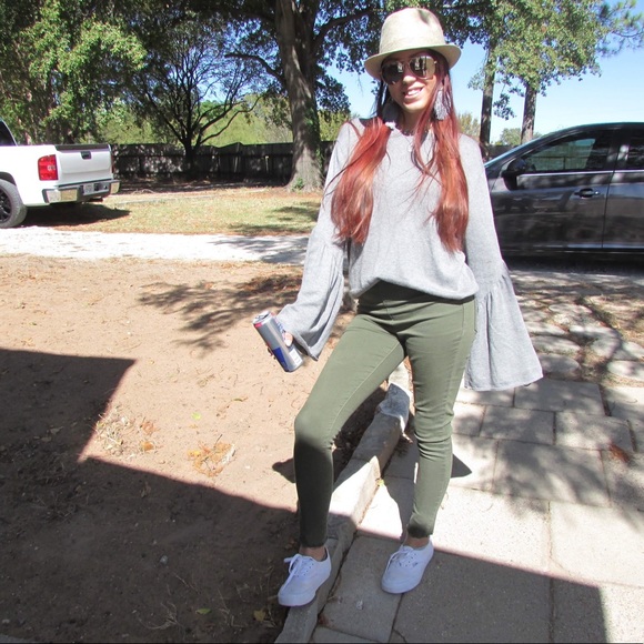 Meet your Posher, Mariah - Picture 1 of 6